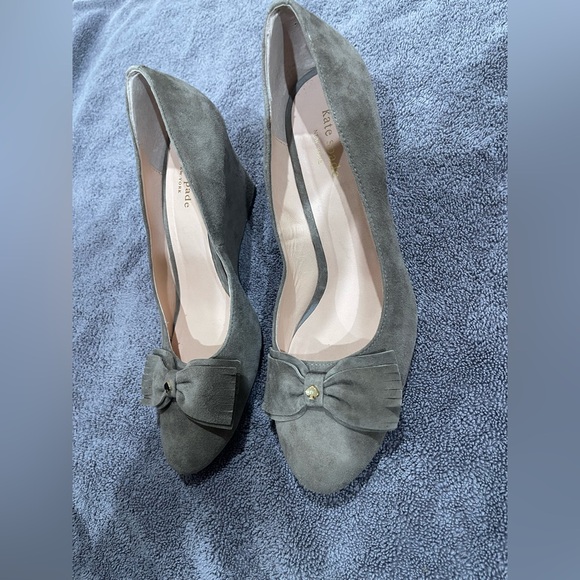 Kate Spade Wedge Heels - Gray Slightly Green Suede w/ Fringe Bow - Picture 3 of 15
